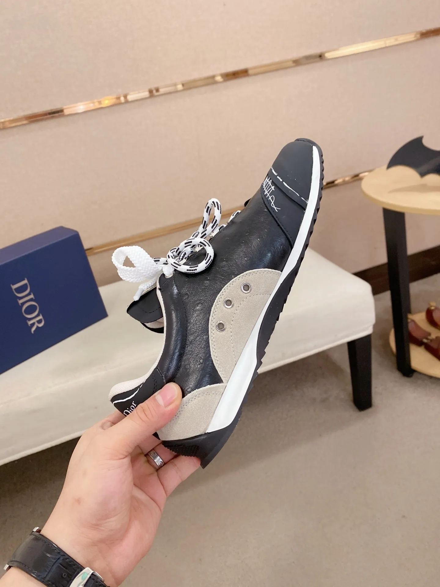Men's shoes💰: 500💰Couple style💏 [Dior·Dior] New casual sports style men's shoes, new spring and summer design, perfect workmanship, lace-up lazy style to create wardrobe quality, upper: imported first-layer cowhide, mesh breathable lining soft and comfortable, ultra-light TPU wear-resistant outsole, simple, versatile fashion men's shoes, excellent color code number 35--44. (45,46 customized items are not returnable or exchangeable)